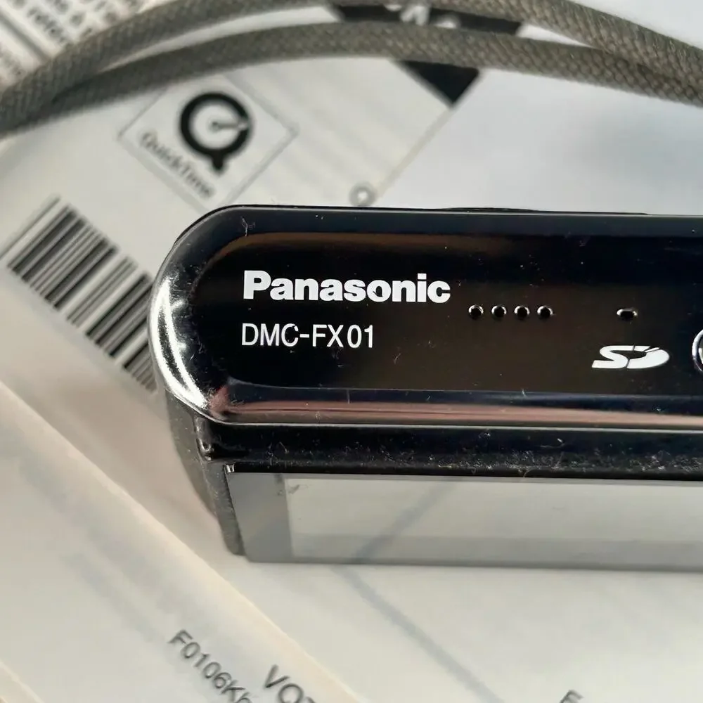 Panasonic Lumix DMC-FX01 6mp Digital Camera with Charger Black Tested